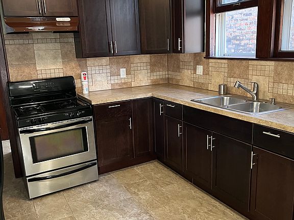 3rd image of 3220 S Parnell Ave #2