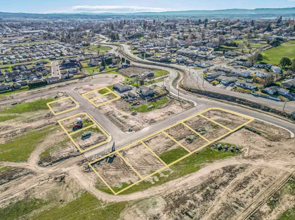 401 Hogan St, Sunnyside, WA 98944