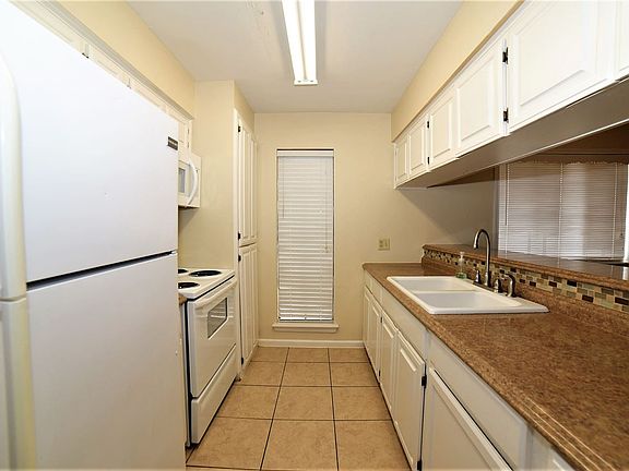 4th image of 201 Del Mar Blvd Unit 104