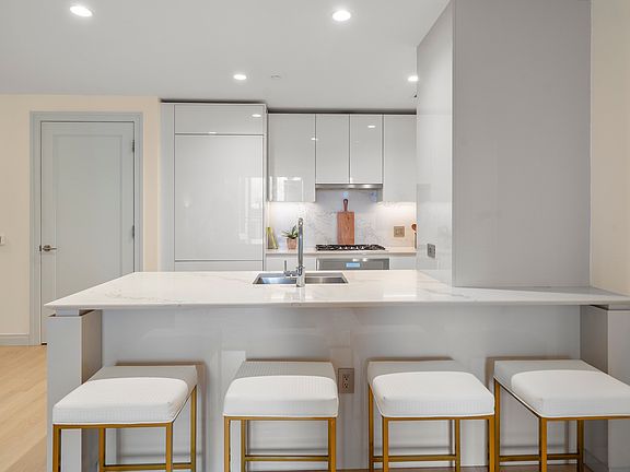 5th image of 135 Seaport Blvd Unit 1609