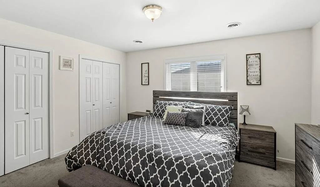 2 bed, 1311 sqft, $2,100 — Photo 4