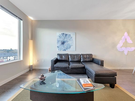 4th image of 9311 Alexandra Rd #521