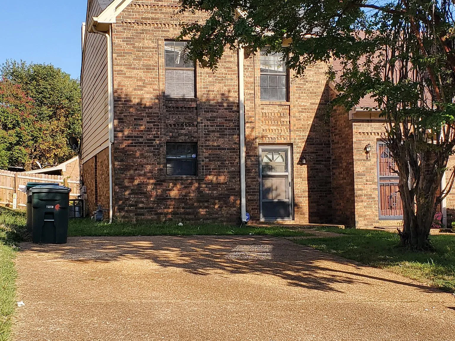 2 bed, 2.5 bath, 1400 sqft, $1,200 — Photo 1