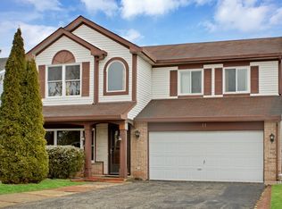 11 E Country Walk Dr, Round Lake Beach, IL