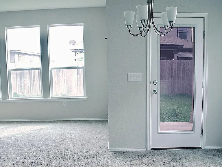 211 Pitkin Dr — Photo 6