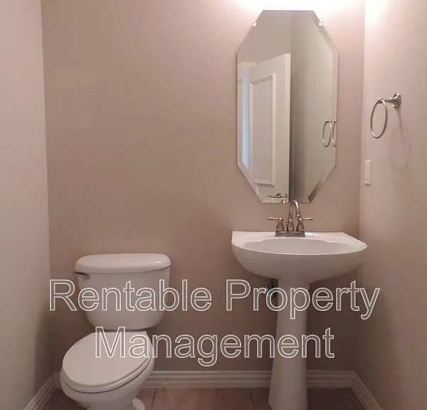1835 Leann Ln — Photo 11