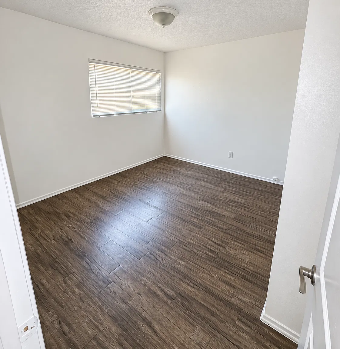 2 bed, 650 sqft, $1,870 — Photo 4