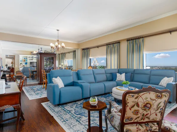 345 W Vine St #2202, Lexington, KY 40507