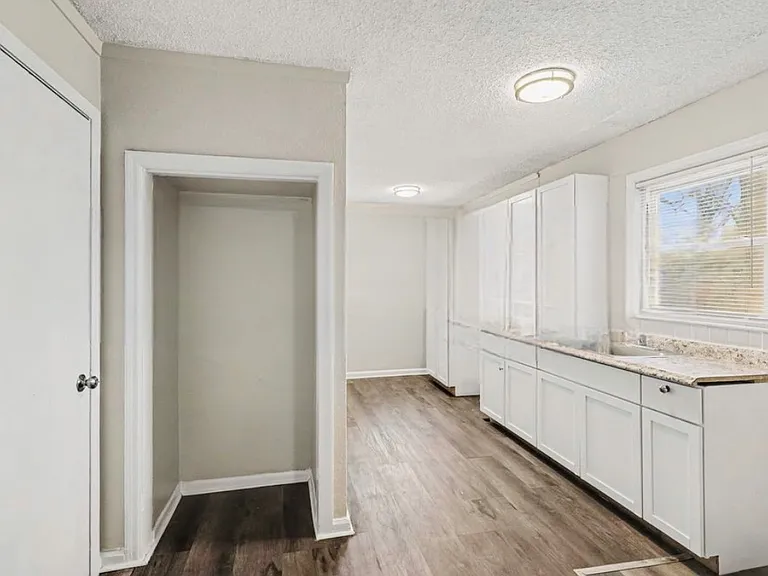 6220 Agnes Ave — Photo 4