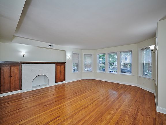 3rd image of 6330 N Rockwell St APT 1