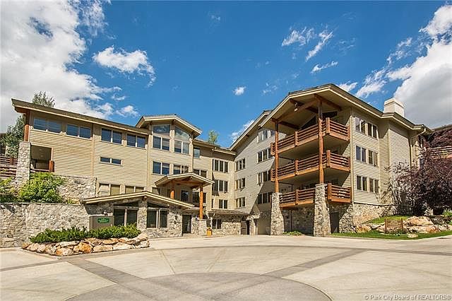 1st image of 2100 Deer Valley Dr S #301