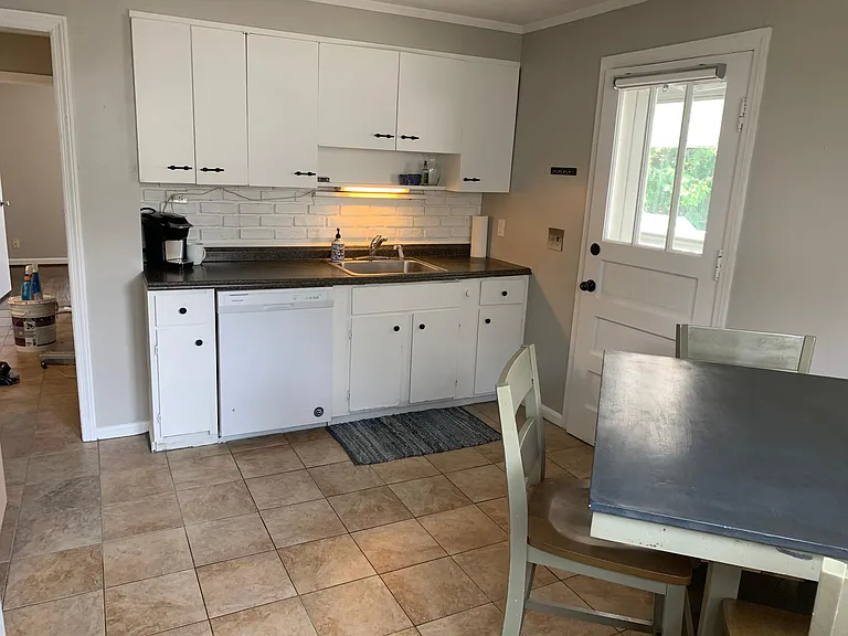 4513 Leslie Ave — Photo 8