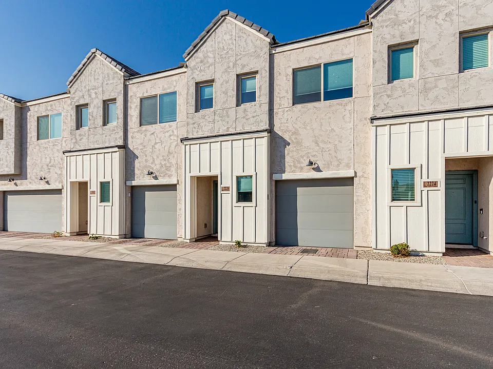 2228 W Harmont Dr