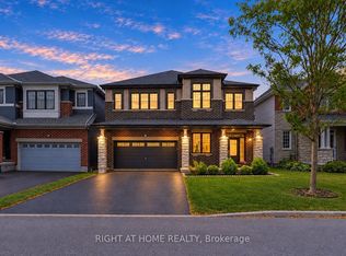 35 Hawks Landing Cres, Ottawa, ON K2S 1W1