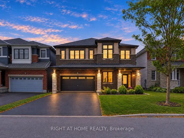 35 Hawks Landing Cres, Ottawa, ON K2S 1W1
