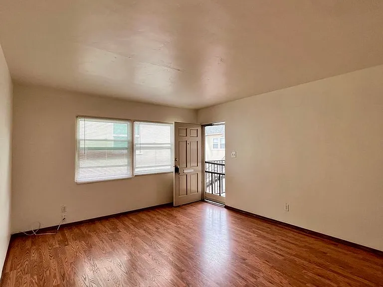 4720-34 Wilson Ave #4728-1/2 — Photo 10