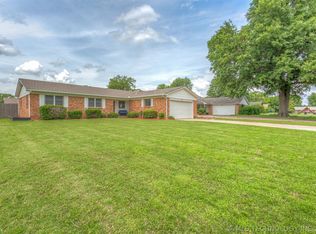 2416 S Hickory Ave, Broken Arrow, OK 74012