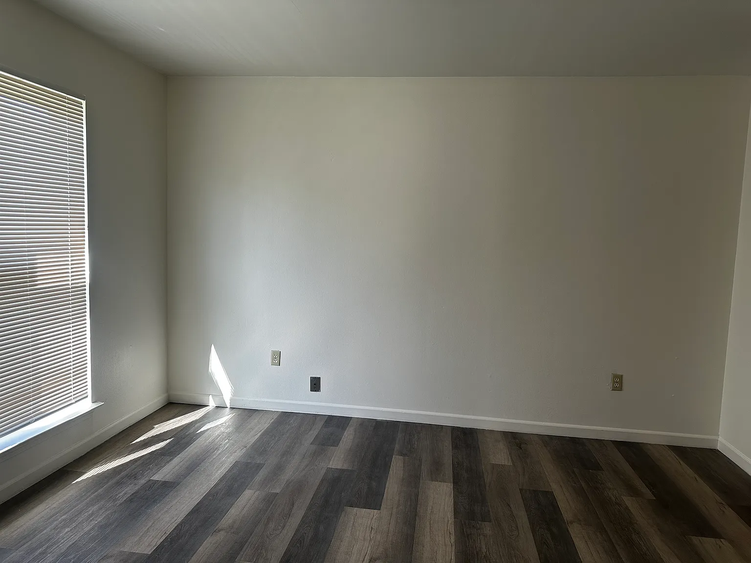 2 bed, 1.5 bath, 1000 sqft, $975 — Photo 3