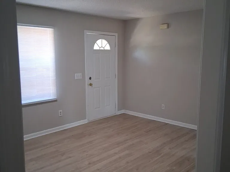 1010 Goff Ave — Photo 3
