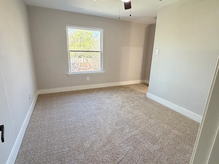 300 Woodhollow Ct — Photo 7
