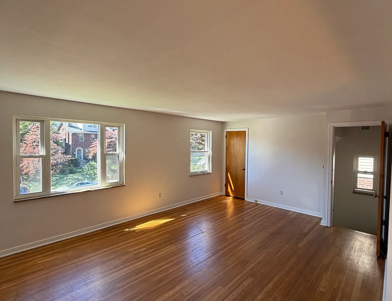2 bed, 1000 sqft, $1,400 — Photo 2