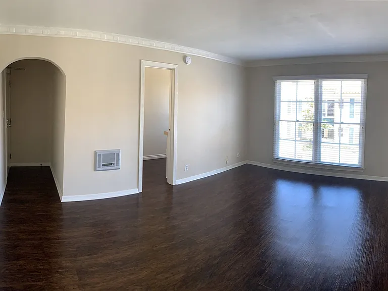 Lindbrook Manor Apartments — Photo 74
