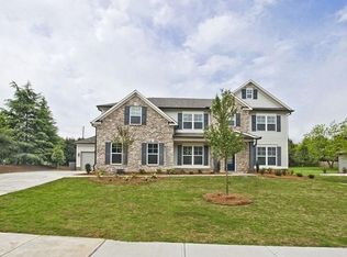 8205 Post Oak Ln, Gainesville, GA 30506