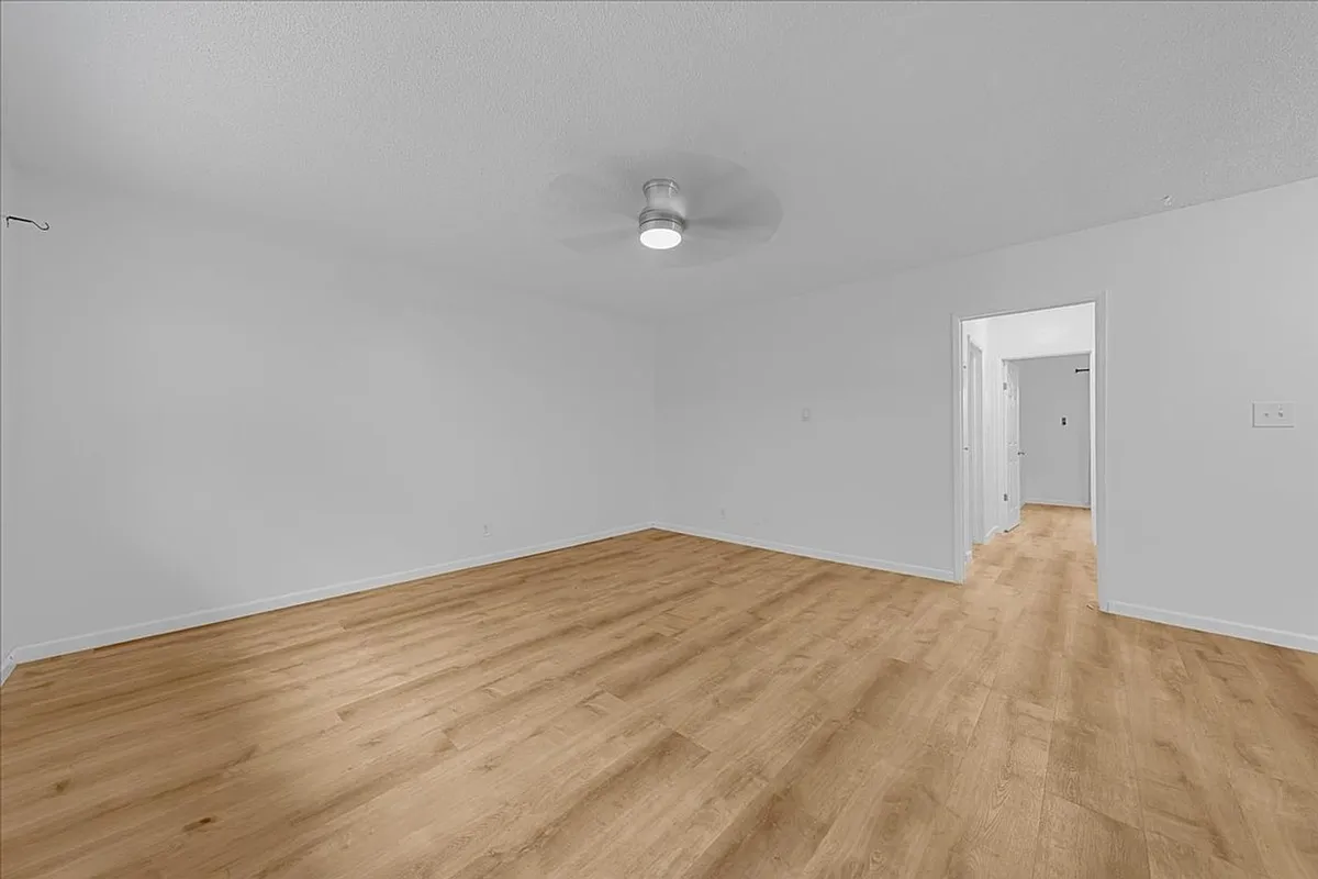 Building Photo - 1850 Gardenia Ave #4