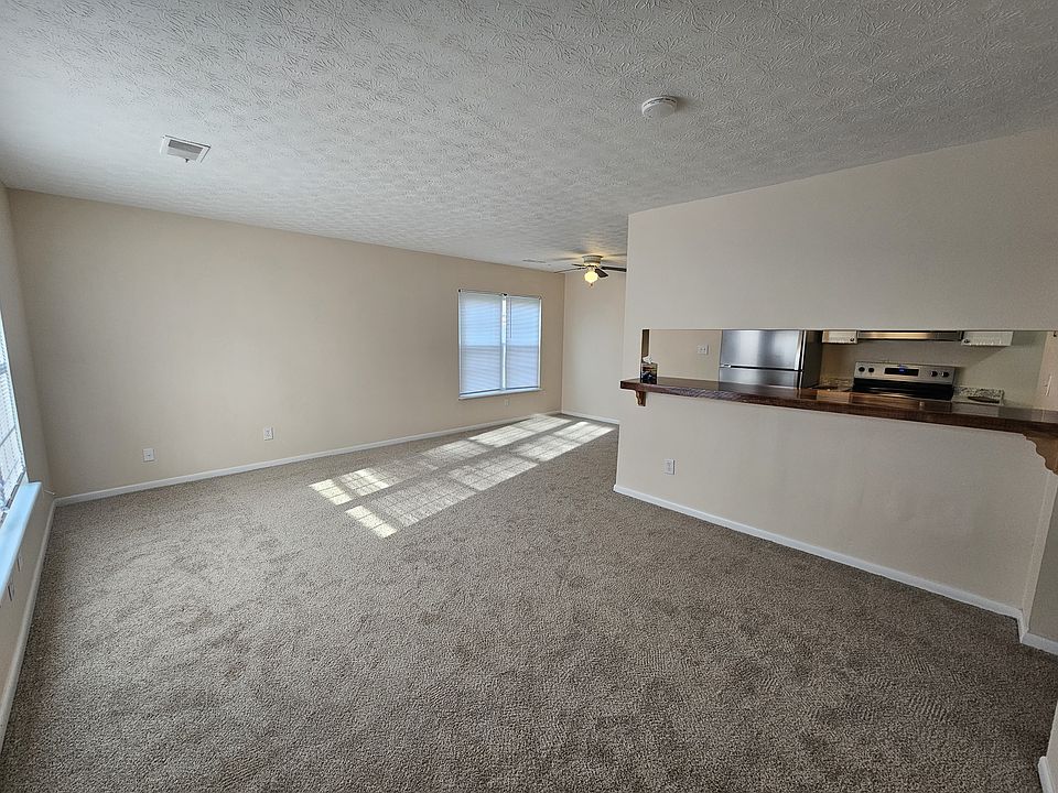 (Entrance) Open floor plan, freshly painted with new flooring and appliances.