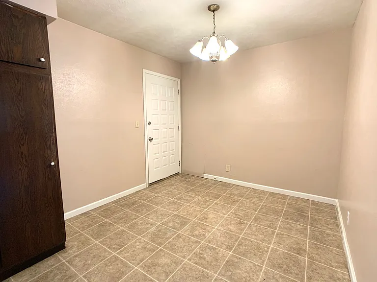 1304 Sunnyside Ave — Photo 3