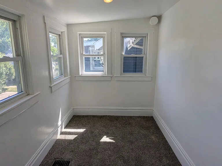 443 W Thornton St — Photo 22
