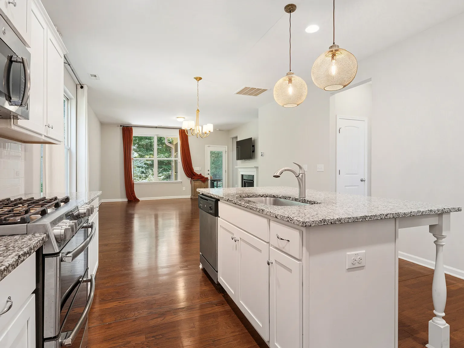 3 bed, 2.5 bath, 1925 sqft, $2,350 — Photo 4
