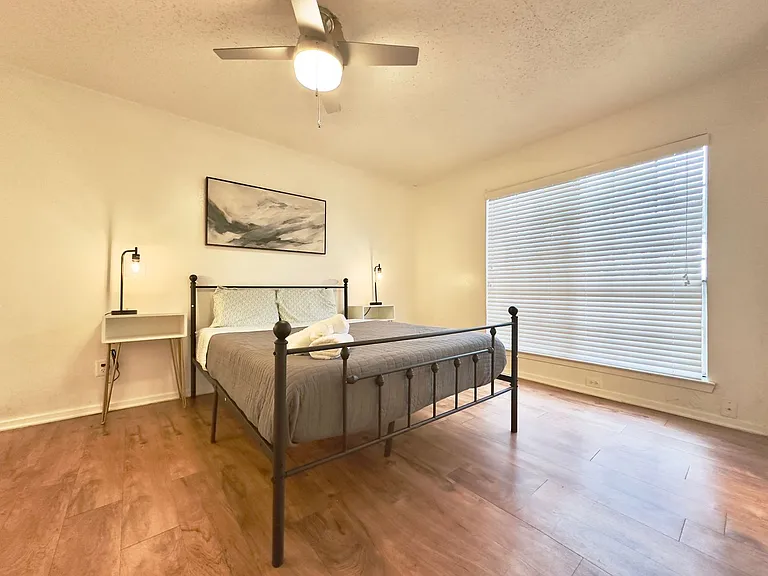 Marian Condos — Photo 86