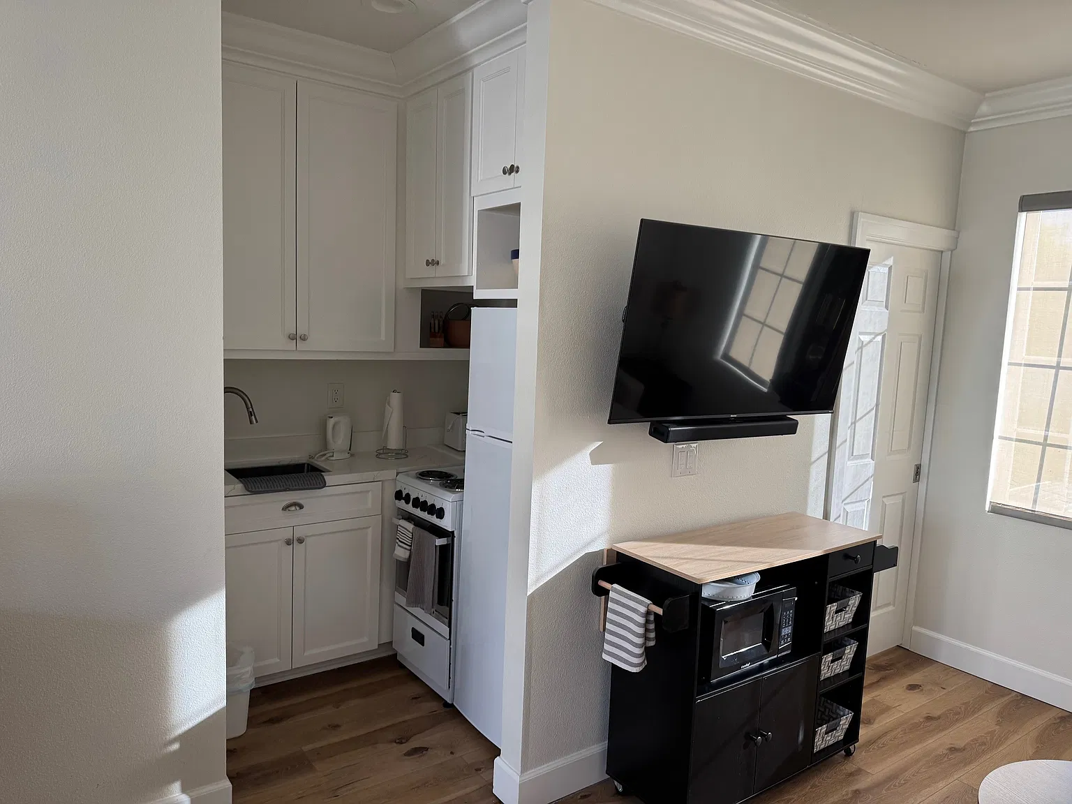 Studio, 3280 sqft, $2,000 — Photo 2
