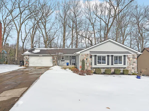 1897 Chateau Dr SW, Wyoming, MI 49519