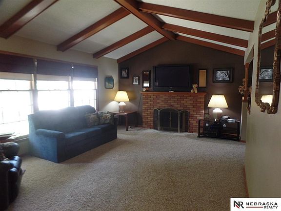 3rd image of 610 S 126th St
