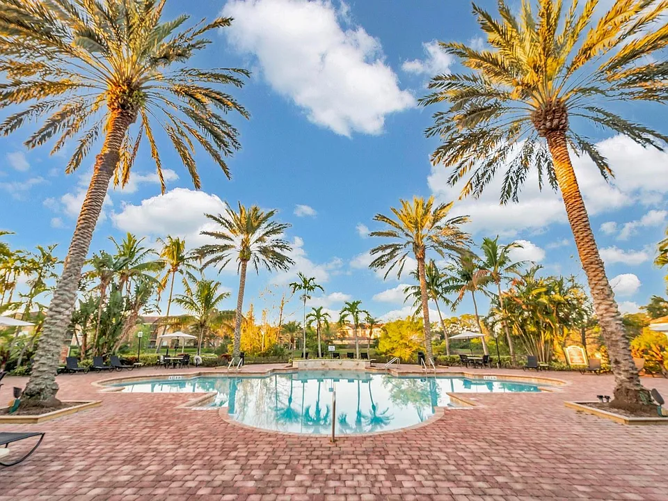 3742 NW Mediterranean Ln #307