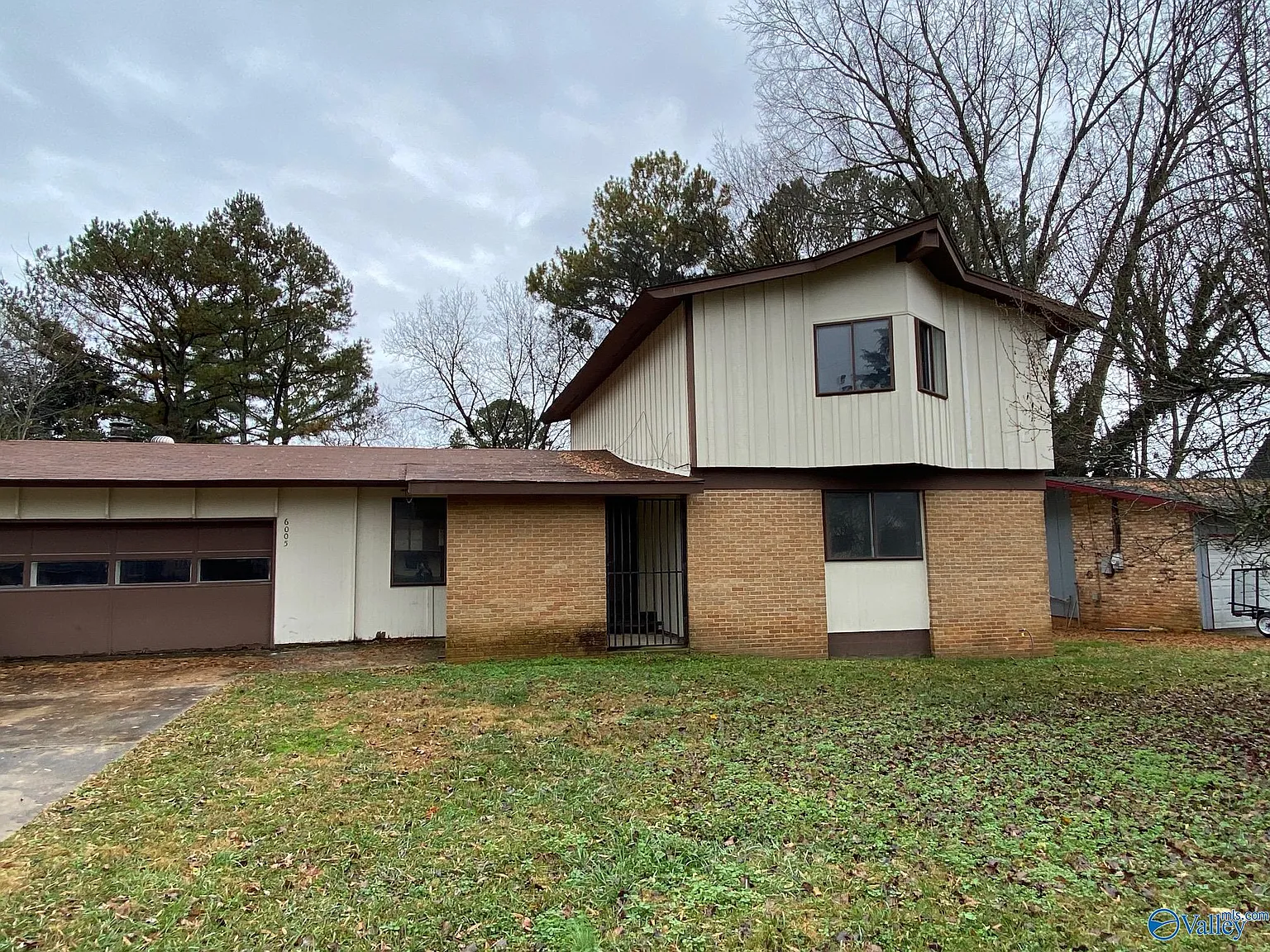 3 bed, 2.0 bath, 2550 sqft, $1,250 — Photo 1