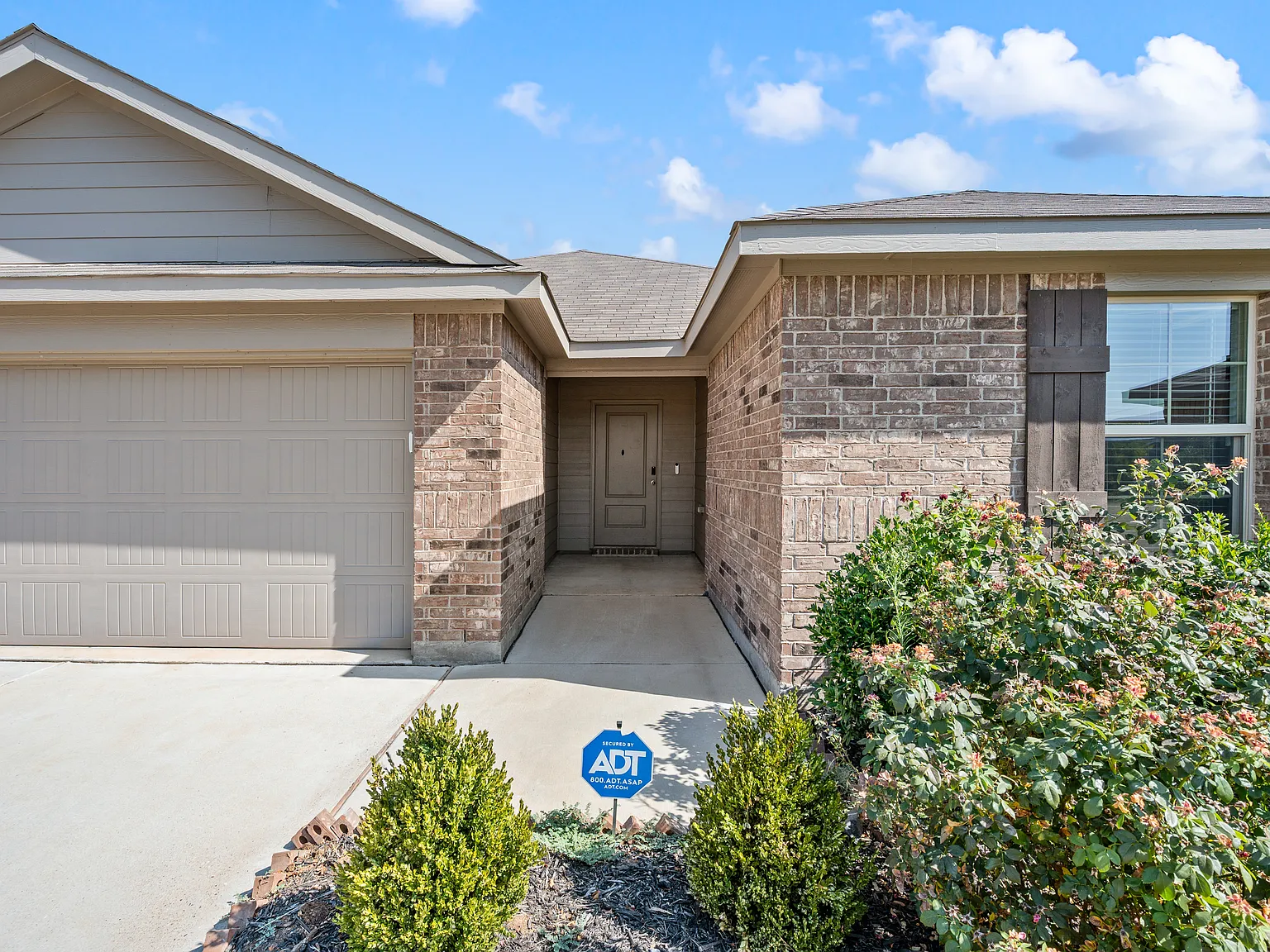 5 bed, 2012 sqft, $2,500 — Photo 4