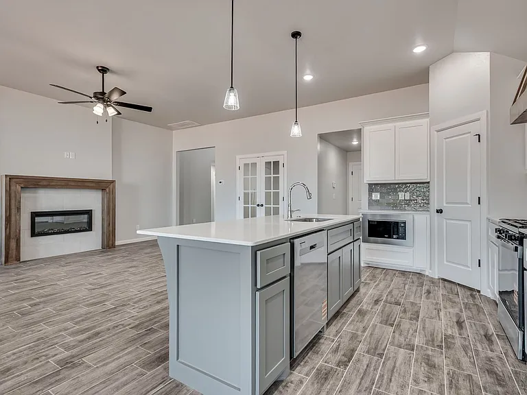 4905 Misty Wood Ln — Photo 12