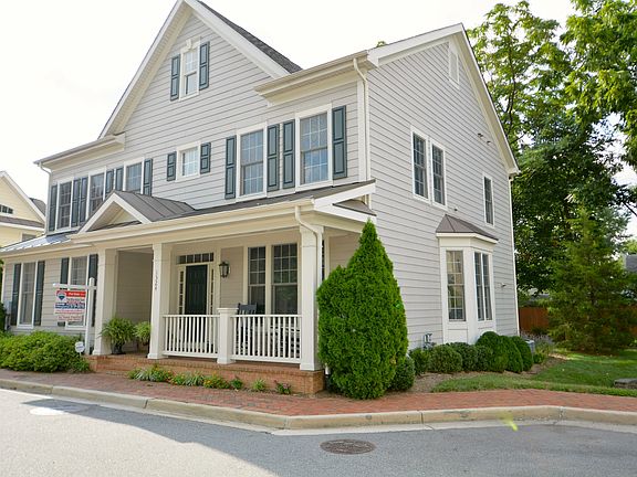 2nd image of 1324 S Kenmore Cir