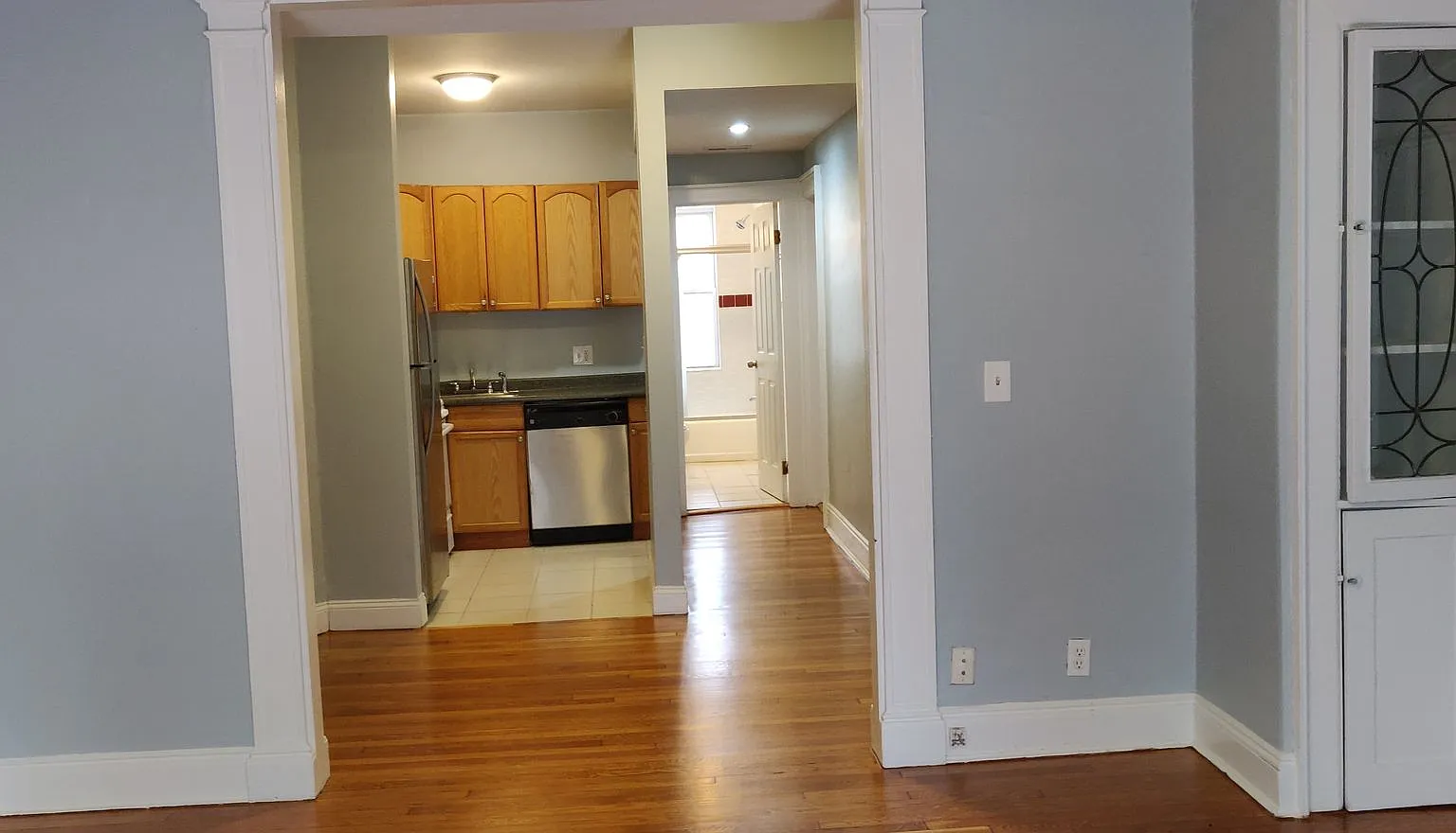 Convenient Brighton Location, Steps from the T Stop, Central Heat/AC, Laundry is on a Site — Photo 3