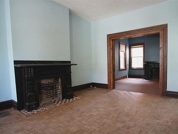 4th image of 837 N Saint Clair St #1