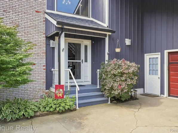 4049 Blue River Dr, Saint Clair, MI 48079