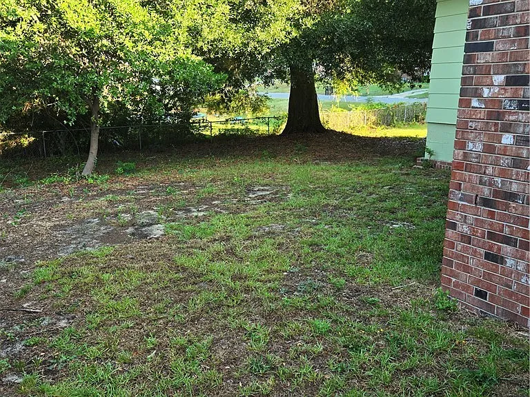 704 Dwain Dr — Photo 3
