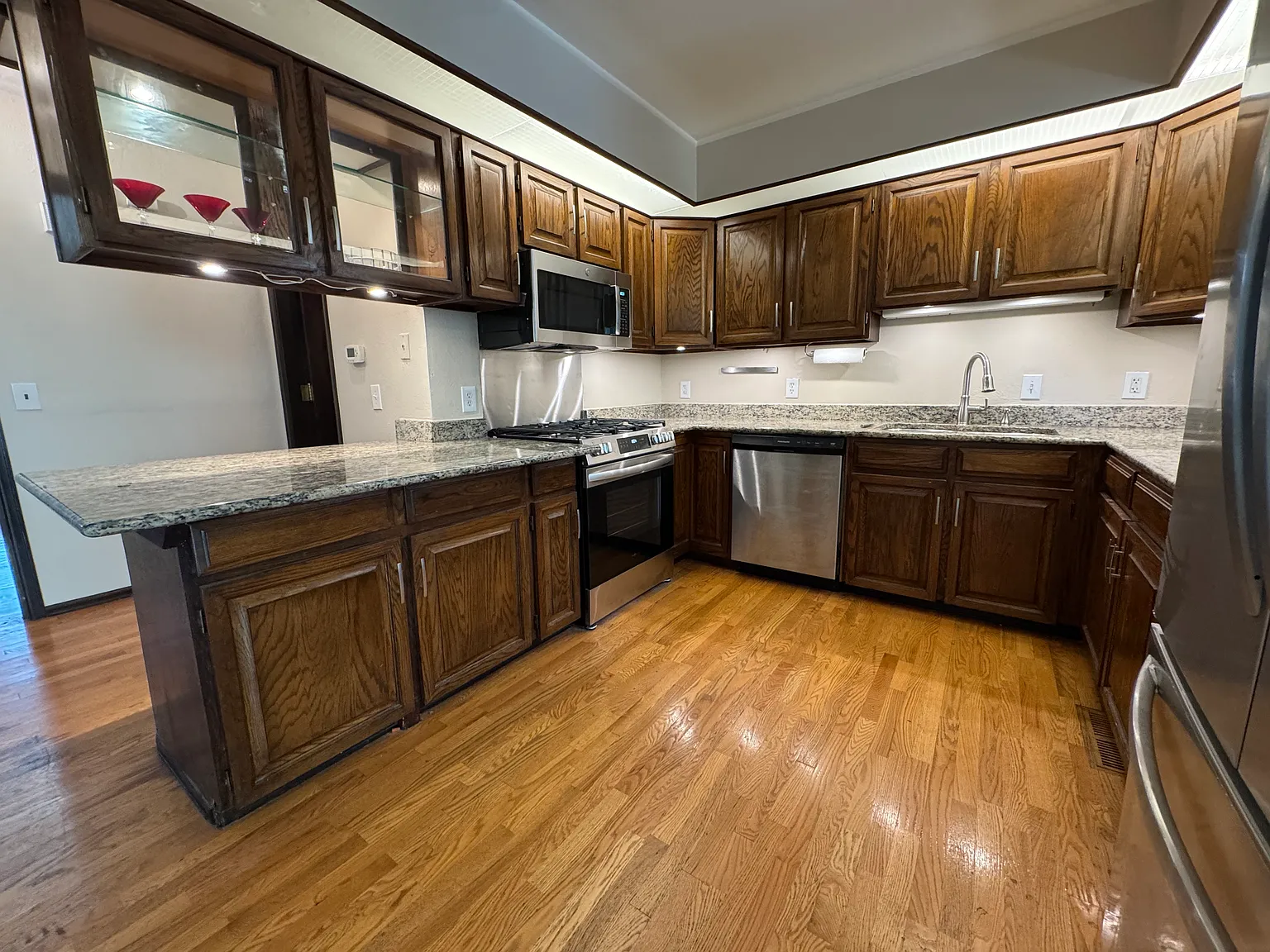 3 bed, 2.5 bath, 2200 sqft, $3,225 — Photo 3