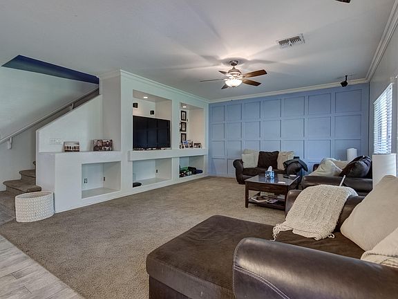 4th image of 844 E Chelsea Dr