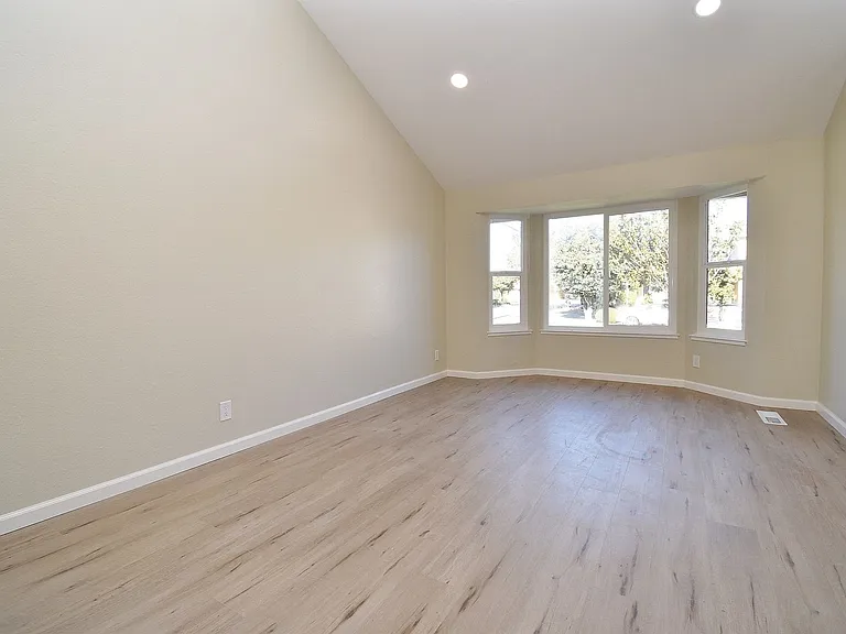 1350 Kruger Ave — Photo 4