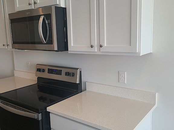 5th image of 78 Sullivan Cir