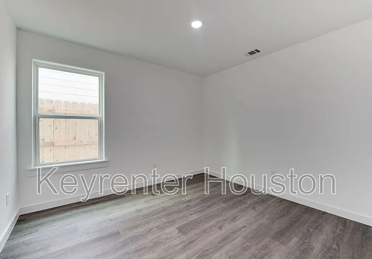 8126 Sterlingshire St #B — Photo 9